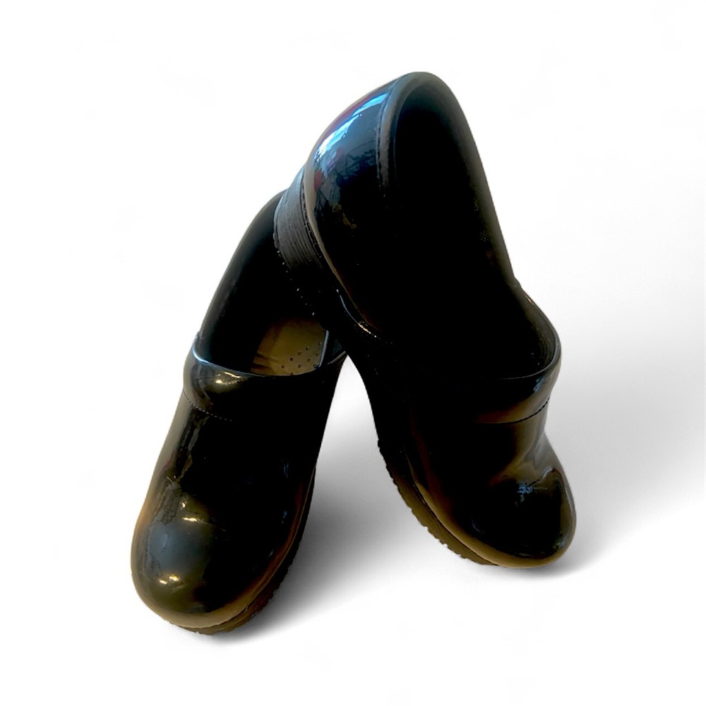Skechers Black work clogs. Slip resistant sole. Size 7.5